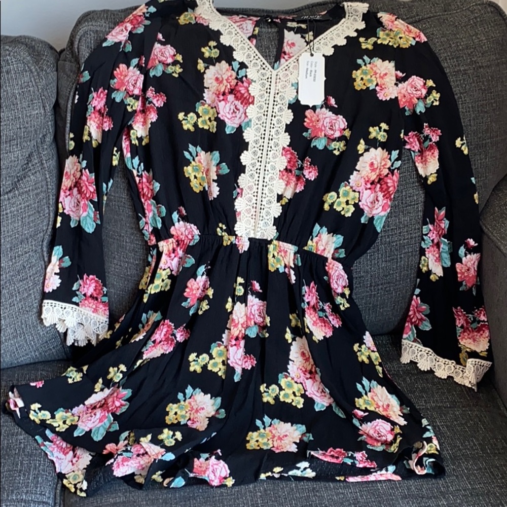 Papillon Lace Floral Print Romper - NWT - Picture 5 of 8